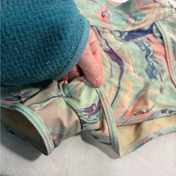 Athleta Girl Ocean Marble Cannonball Shorts XL 14 - Picture 5 of 10